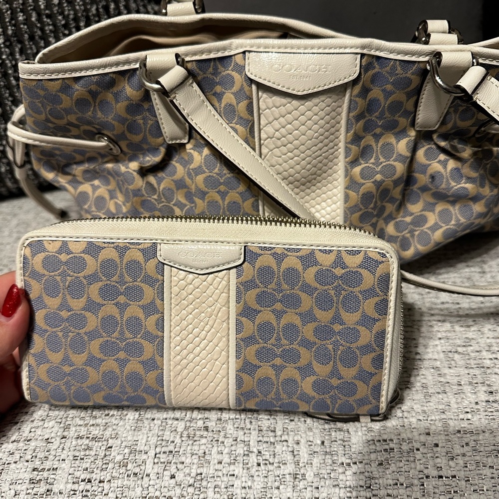 Coach purse and wallet